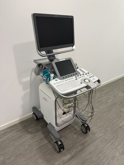 Siemens Acuson NX3 Gebrauchtger&auml;t Seitansicht